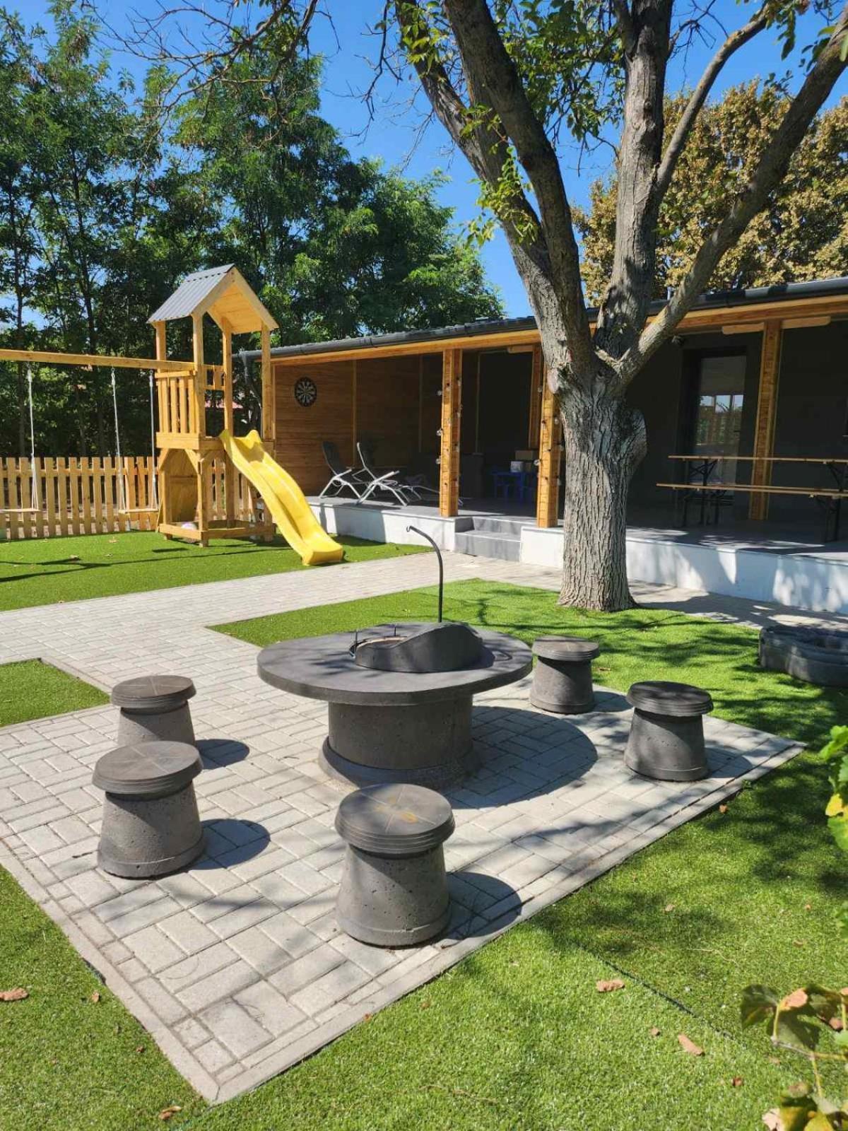 Chillhouse Csaszarszallas Проживання в сім'ї *